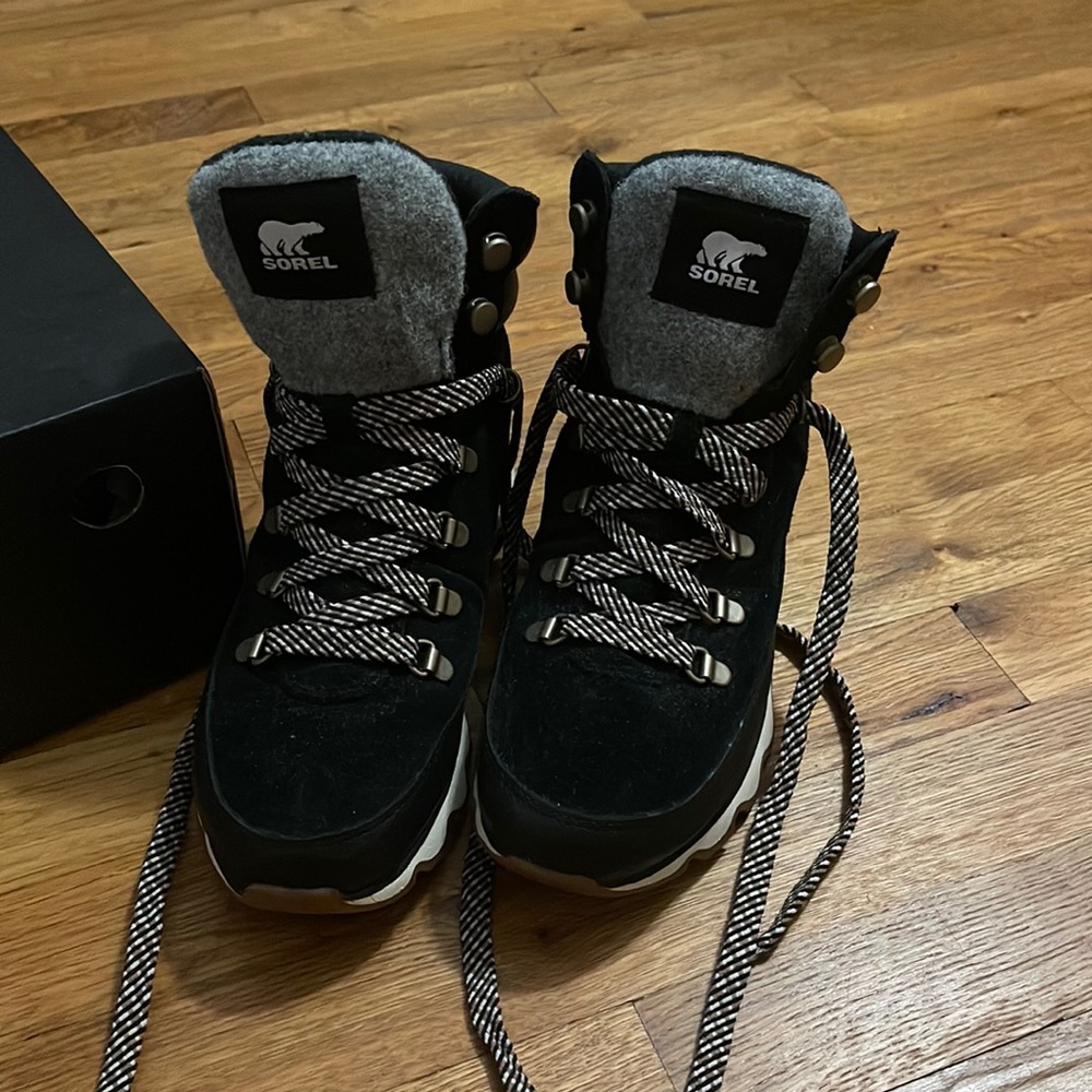 Sorel Kinetic conquest women’s boot size 7.5